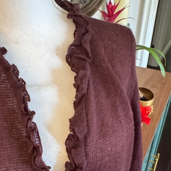 Chic Ruffled Maroon Cardigan - Picture 2 of 10